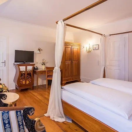 Schlosshotel Neckarbischofsheim 4*